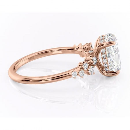 Inel de logodnă Liora din aur Rose 14kt cu moissanite tăietură ovală – Pietre laterale rafinată pentru profil înalt | Personalizează și configurează gratuit online [1]