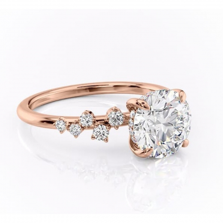 Aur roz - Inel de logodnă Liora din aur Rose 14kt cu moissanite tăietură rotundă – Pietre laterale rafinată pentru profil înalt | Personalizează și configurează gratuit online