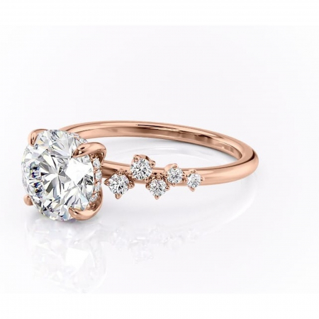 Inel de logodnă Liora din aur Rose 14kt cu moissanite tăietură rotundă – Pietre laterale rafinată pentru profil înalt | Personalizează și configurează gratuit online [6]