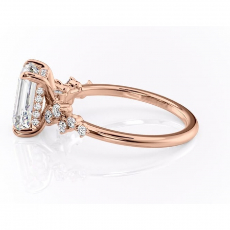 Inel de logodnă Liora din aur Rose 14kt cu moissanite tăietură smarald – Pietre laterale rafinată pentru profil înalt | Personalizează și configurează gratuit online [5]