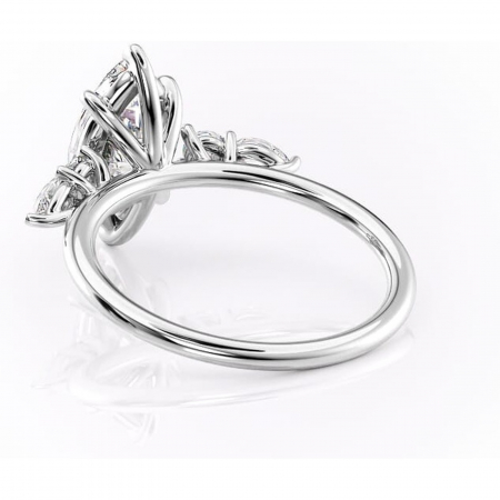 Inel de logodnă Lucinda din aur Alb 18kt cu moissanite tăietură marquise – Montură cu trei pietre rafinată pentru profil înalt | Personalizează și configurează gratuit online [3]
