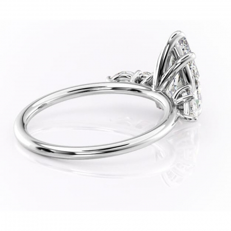Inel de logodnă Lucinda din aur Alb 14kt cu moissanite tăietură pară – Montură cu trei pietre rafinată pentru profil înalt | Personalizează și configurează gratuit online [2]