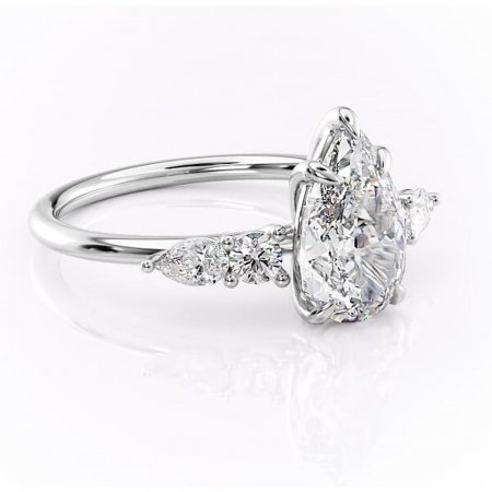 Pară - Inel de logodnă Lucinda din aur Alb 14kt cu moissanite tăietură pară – Montură cu trei pietre rafinată pentru profil înalt | Personalizează și configurează gratuit online