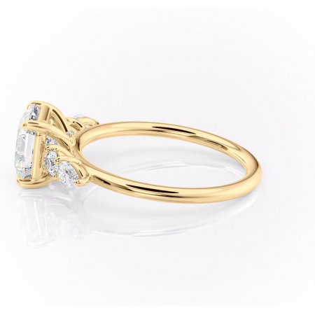 Inel de logodnă Lucinda din aur Galben 14kt cu moissanite tăietură asscher – Montură cu trei pietre rafinată pentru profil înalt | Personalizează și configurează gratuit online [5]
