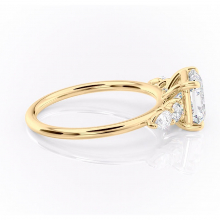Inel de logodnă Lucinda din aur Galben 14kt cu moissanite tăietură asscher – Montură cu trei pietre rafinată pentru profil înalt | Personalizează și configurează gratuit online [1]