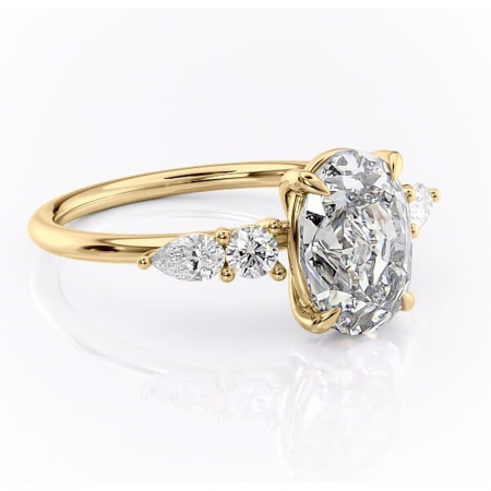 Aur galben - Inel de logodnă Lucinda din aur Galben 18kt cu moissanite tăietură ovală – Montură cu trei pietre rafinată pentru profil înalt | Personalizează și configurează gratuit online