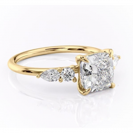 Pernă - Inel de logodnă Lucinda din aur Galben 18kt cu moissanite tăietură pernă – Montură cu trei pietre rafinată pentru profil înalt | Personalizează și configurează gratuit online
