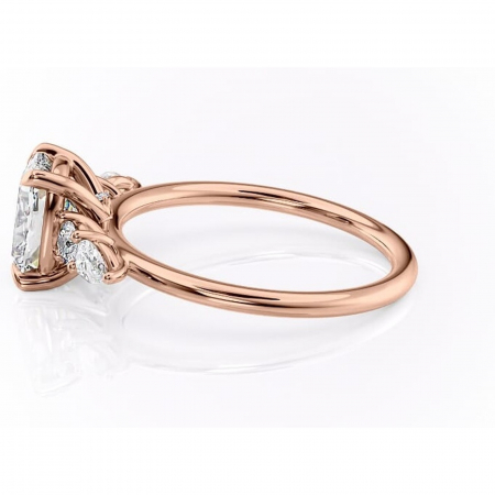 Inel de logodnă Lucinda din aur Rose 14kt cu moissanite tăietură asscher – Montură cu trei pietre rafinată pentru profil înalt | Personalizează și configurează gratuit online [5]