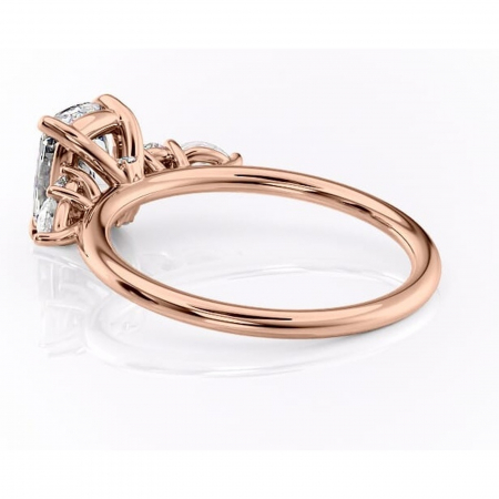 Inel de logodnă Lucinda din aur Rose 14kt cu moissanite tăietură asscher – Montură cu trei pietre rafinată pentru profil înalt | Personalizează și configurează gratuit online [4]