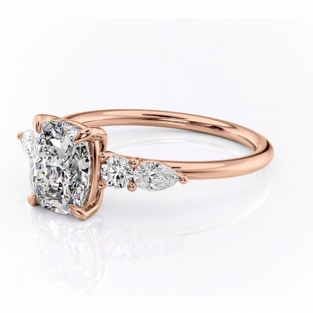 Inel de logodnă Lucinda din aur Rose 14kt cu moissanite tăietură asscher – Montură cu trei pietre rafinată pentru profil înalt | Personalizează și configurează gratuit online [6]