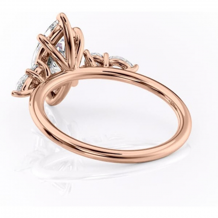Inel de logodnă Lucinda din aur Rose 14kt cu moissanite tăietură marquise – Montură cu trei pietre rafinată pentru profil înalt | Personalizează și configurează gratuit online [3]