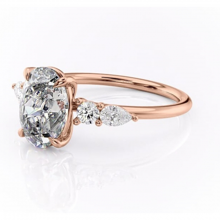 Inel de logodnă Lucinda din aur Rose 14kt cu moissanite tăietură ovală – Montură cu trei pietre rafinată pentru profil înalt | Personalizează și configurează gratuit online [6]