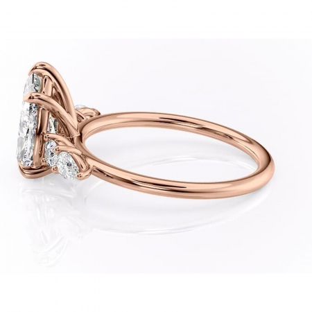 Inel de logodnă Lucinda din aur Rose 18kt cu moissanite tăietură pară – Montură cu trei pietre rafinată pentru profil înalt | Personalizează și configurează gratuit online [5]