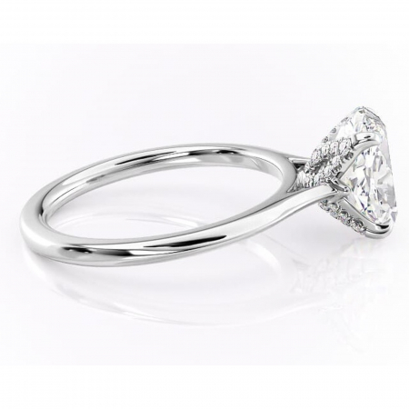 Inel de logodnă Luma din aur Alb 14kt cu moissanite tăietură ovală – Solitar rafinată pentru profil înalt | Personalizează și configurează gratuit online [1]