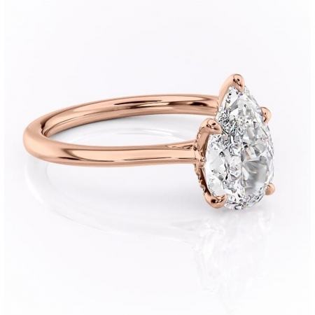 14K - Inel de logodnă Luma din aur Rose 14kt cu moissanite tăietură pară – Solitar rafinată pentru profil înalt | Personalizează și configurează gratuit online