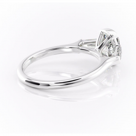 Inel de logodnă Lunaria din aur Alb 14kt cu moissanite tăietură pernă – Solitar rafinată pentru profil înalt | Personalizează și configurează gratuit online [2]