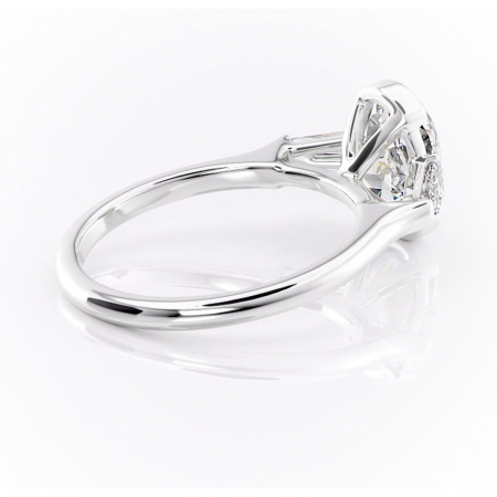 Inel de logodnă Lunaria din aur Alb 14kt cu moissanite tăietură ovală – Solitar rafinată pentru profil înalt | Personalizează și configurează gratuit online [2]