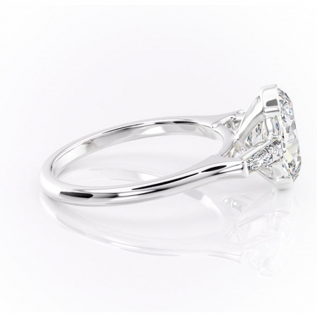 Inel de logodnă Lunaria din aur Alb 14kt cu moissanite tăietură ovală – Solitar rafinată pentru profil înalt | Personalizează și configurează gratuit online [1]