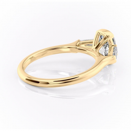 Inel de logodnă Lunaria din aur Galben 14kt cu moissanite tăietură pernă – Solitar rafinată pentru profil înalt | Personalizează și configurează gratuit online [2]