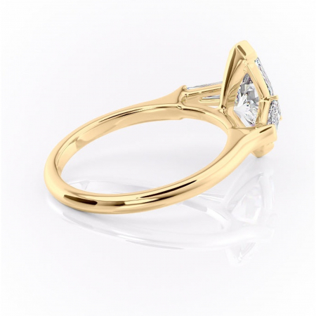 Inel de logodnă Lunaria din aur Galben 18kt cu moissanite tăietură marquise – Solitar rafinată pentru profil înalt | Personalizează și configurează gratuit online [2]