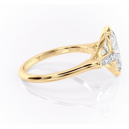 Inel de logodnă Lunaria din aur Galben 18kt cu moissanite tăietură marquise – Solitar rafinată pentru profil înalt | Personalizează și configurează gratuit online [1]
