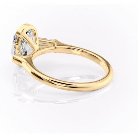 Inel de logodnă Lunaria din aur Galben 18kt cu moissanite tăietură ovală – Solitar rafinată pentru profil înalt | Personalizează și configurează gratuit online [4]