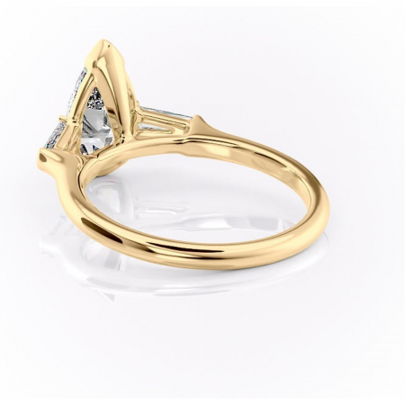 Inel de logodnă Lunaria din aur Galben 14kt cu moissanite tăietură pară – Solitar rafinată pentru profil înalt | Personalizează și configurează gratuit online [3]