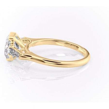 Inel de logodnă Lunaria din aur Galben 18kt cu moissanite tăietură pernă – Solitar rafinată pentru profil înalt | Personalizează și configurează gratuit online [5]