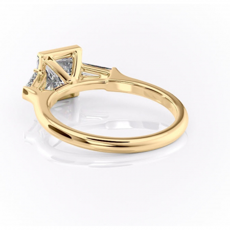 Inel de logodnă Lunaria din aur Galben 14kt cu moissanite tăietură princess – Solitar rafinată pentru profil înalt | Personalizează și configurează gratuit online [3]