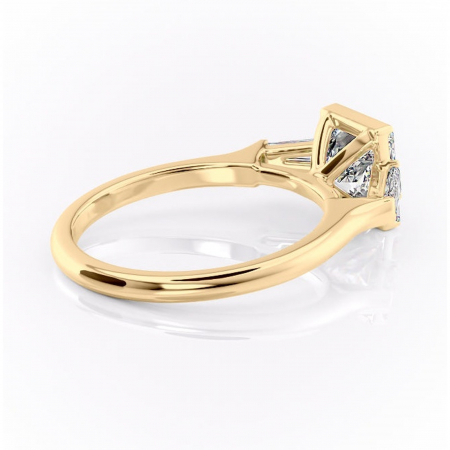 Inel de logodnă Lunaria din aur Galben 14kt cu moissanite tăietură princess – Solitar rafinată pentru profil înalt | Personalizează și configurează gratuit online [2]