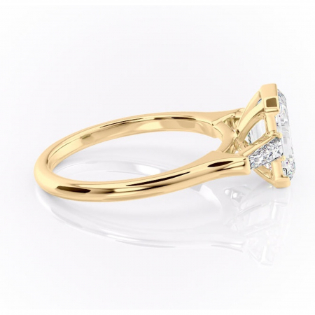 Inel de logodnă Lunaria din aur Galben 14kt cu moissanite tăietură smarald – Solitar rafinată pentru profil înalt | Personalizează și configurează gratuit online [1]