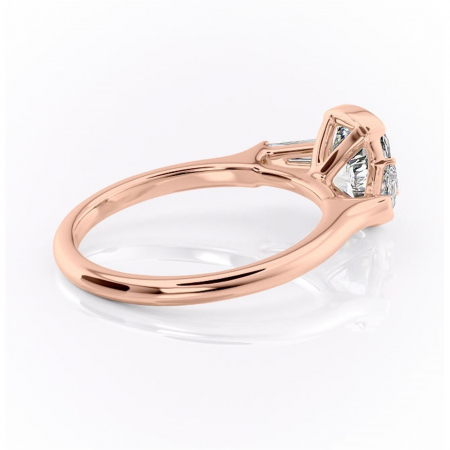 Inel de logodnă Lunaria din aur Rose 14kt cu moissanite tăietură pernă – Solitar rafinată pentru profil înalt | Personalizează și configurează gratuit online [2]