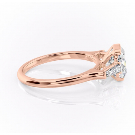 Inel de logodnă Lunaria din aur Rose 14kt cu moissanite tăietură pernă – Solitar rafinată pentru profil înalt | Personalizează și configurează gratuit online [1]