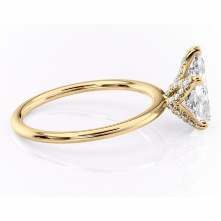 Inel de logodnă Lux din aur Galben 18kt cu moissanite tăietură pară – Solitar rafinată pentru profil înalt | Personalizează și configurează gratuit online [1]