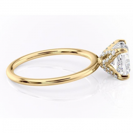 Inel de logodnă Lux din aur Galben 18kt cu moissanite tăietură pernă – Solitar rafinată pentru profil înalt | Personalizează și configurează gratuit online [1]