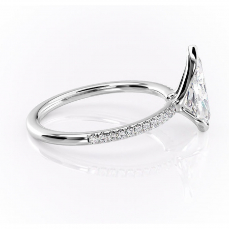 Inel de logodnă Maelis din aur Alb 14kt cu moissanite tăietură pară – Montură închisă rafinată pentru profil mediu | Personalizează și configurează gratuit online [1]