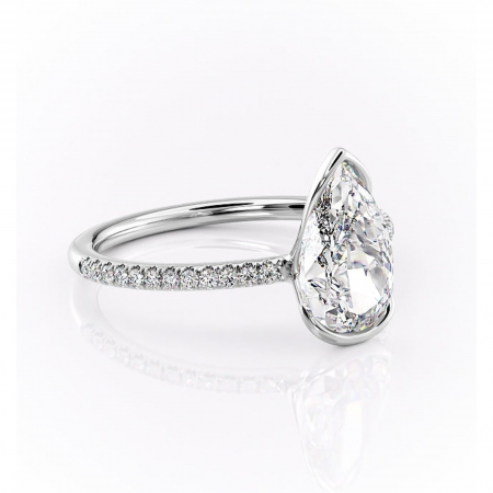 Pară - Inel de logodnă Maelis din aur Alb 14kt cu moissanite tăietură pară – Montură închisă rafinată pentru profil mediu | Personalizează și configurează gratuit online