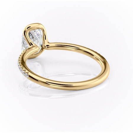 Inel de logodnă Maelis din aur Galben 14kt cu moissanite tăietură pernă – Montură închisă rafinată pentru profil mediu | Personalizează și configurează gratuit online [3]
