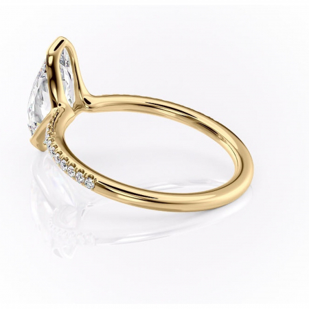 Inel de logodnă Maelis din aur Galben 14kt cu moissanite tăietură marquise – Montură închisă rafinată pentru profil mediu | Personalizează și configurează gratuit online [4]