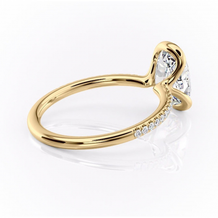 Inel de logodnă Maelis din aur Galben 14kt cu moissanite tăietură ovală – Montură închisă rafinată pentru profil mediu | Personalizează și configurează gratuit online [2]
