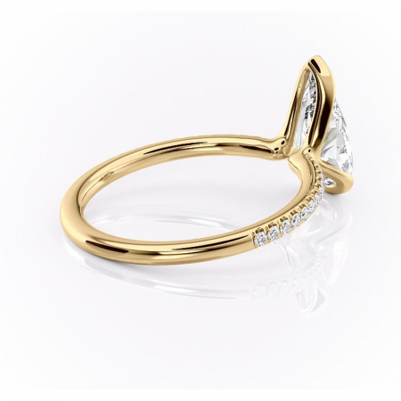 Inel de logodnă Maelis din aur Galben 14kt cu moissanite tăietură pară – Montură închisă rafinată pentru profil mediu | Personalizează și configurează gratuit online [2]
