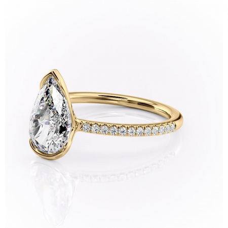 Inel de logodnă Maelis din aur Galben 14kt cu moissanite tăietură pară – Montură închisă rafinată pentru profil mediu | Personalizează și configurează gratuit online [6]