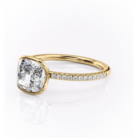 Inel de logodnă Maelis din aur Galben 14kt cu moissanite tăietură pernă – Montură închisă rafinată pentru profil mediu | Personalizează și configurează gratuit online [6]
