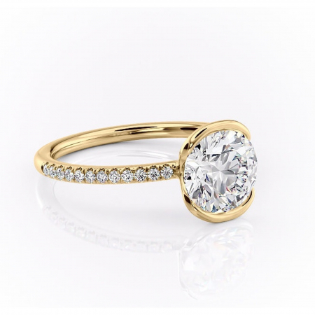 Aur galben - Inel de logodnă Maelis din aur Galben 14kt cu moissanite tăietură rotundă – Montură închisă rafinată pentru profil mediu | Personalizează și configurează gratuit online