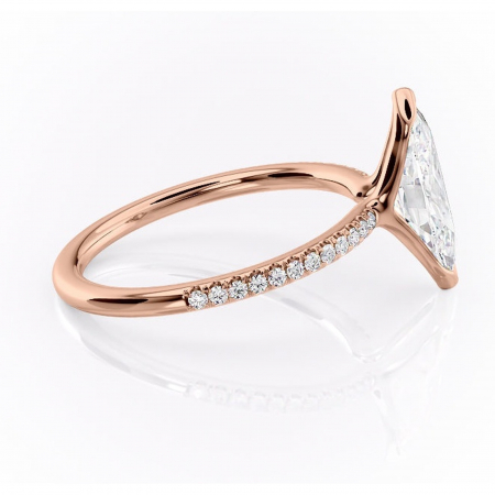 Inel de logodnă Maelis din aur Rose 14kt cu moissanite tăietură marquise – Montură închisă rafinată pentru profil mediu | Personalizează și configurează gratuit online [1]