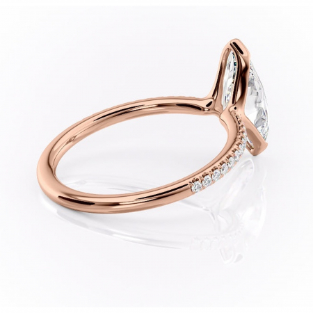 Inel de logodnă Maelis din aur Rose 14kt cu moissanite tăietură marquise – Montură închisă rafinată pentru profil mediu | Personalizează și configurează gratuit online [2]