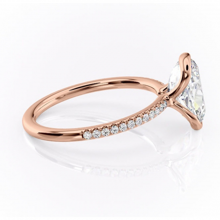 Inel de logodnă Maelis din aur Rose 14kt cu moissanite tăietură ovală – Montură închisă rafinată pentru profil mediu | Personalizează și configurează gratuit online [1]