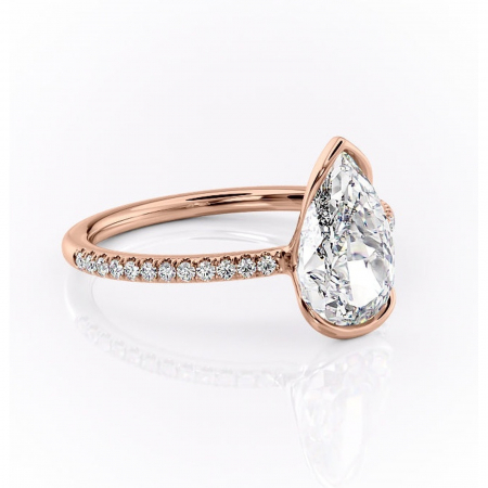 Pară - Inel de logodnă Maelis din aur Rose 18kt cu moissanite tăietură pară – Montură închisă rafinată pentru profil mediu | Personalizează și configurează gratuit online
