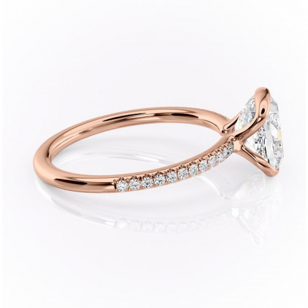 Inel de logodnă Maelis din aur Rose 18kt cu moissanite tăietură pernă – Montură închisă rafinată pentru profil mediu | Personalizează și configurează gratuit online [1]