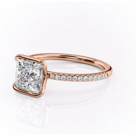Inel de logodnă Maelis din aur Rose 14kt cu moissanite tăietură princess – Montură închisă rafinată pentru profil mediu | Personalizează și configurează gratuit online [6]